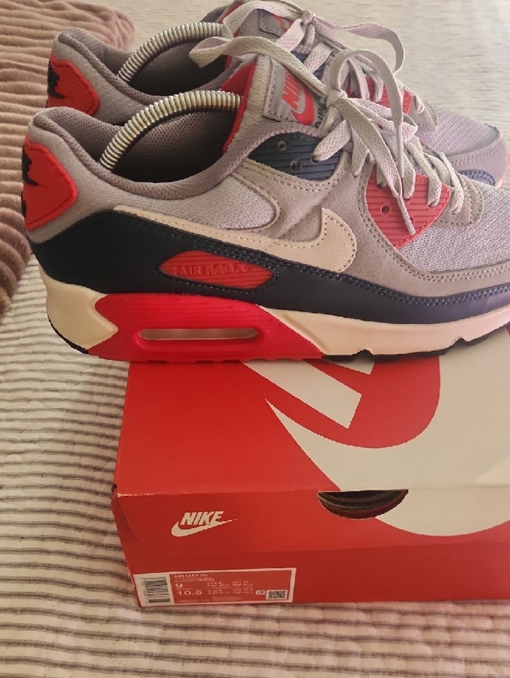 Nike Air Max in Grey, Red and Coral - Picture 5 of 11